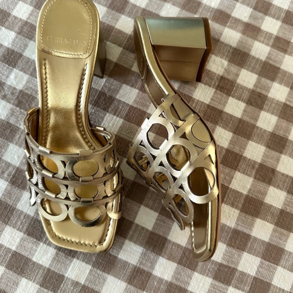 ⚡️NWOTIB Salvatore Ferragamo Gancini Gold Mule Heeled Sandals - Picture 3 of 16